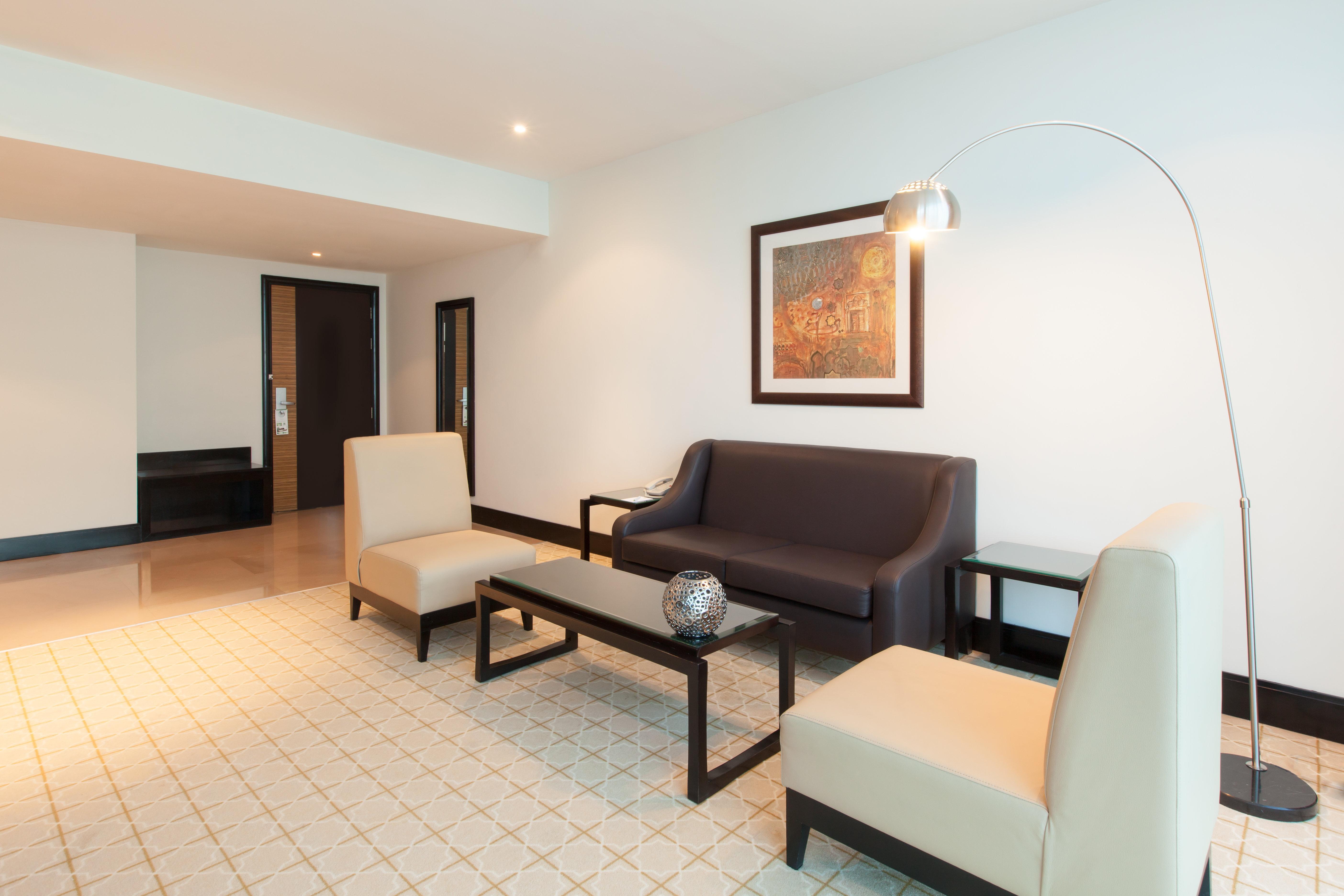 Holiday Inn Dubai Al Barsha By Ihg Exterior photo